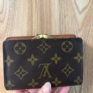 Auth Louis Vuitton monogram Kisslock wallet